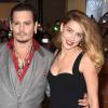 Amber Heard acusa Johnny Depp de violência doméstica. A atriz entrou com pedido de divórcio