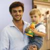 Felipe Simas prefere impedir o filho, Joaquim, de 2 anos, de ver as cenas mais fortes de 'Totalmente Demais': 'Não entende muito bem'