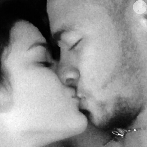 Bruna Marquezine declarou-se para seu namorado, Neymar, na noite da última terça-feira, 22 de outubro de 2013, em sua conta no Instagram