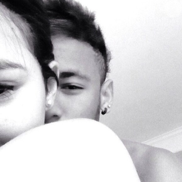 O jogador do Barceloa, Neymar, declarou-se para sua namorada, Bruna Marquezine, no último domingo, 20 de outubro de 2013, em sua conta no Instagram