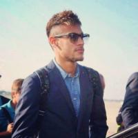 Neymar muda de visual: jogador exibe novo corte de cabelo e bigodinho