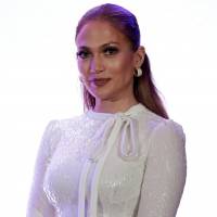 Jennifer Lopez compra mansão de R$ 144 milhões com lago particular e anfiteatro