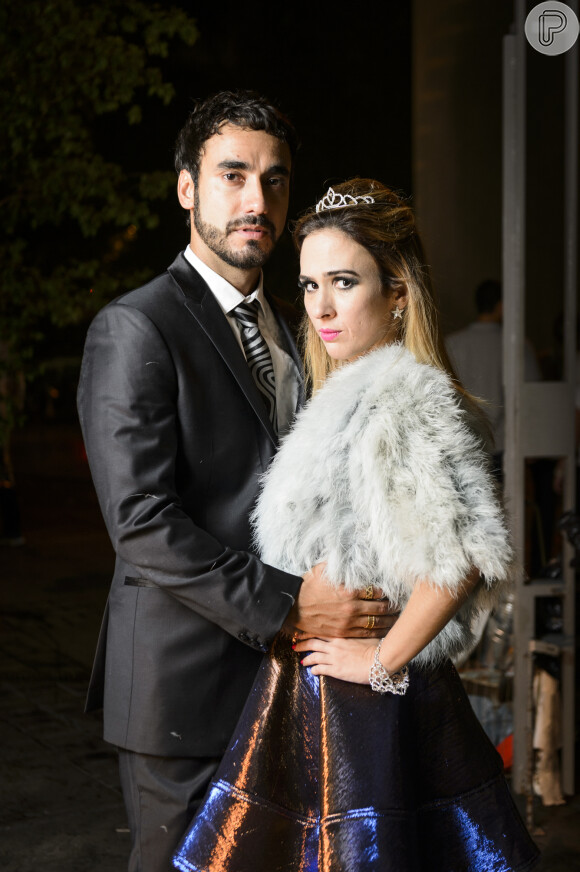 Leozinho (Gabriel Godoy) pede Fedora (Tatá Werneck) em casamento como parte do plano para roubar o dinheiro da família Abdala, no capítulo de segunda-feira, dia 06 de junho de 2016, na novela 'Haja Coração'