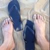 Reynaldo Gianecchini também publicou também uma foto com os pés na areia