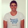 Reynaldo Gianecchini apoia causas sociais e posou com a camisa de combate a fome de Michael Kors