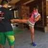 Juliana Paes malha e pratica muay thai regularmente para manter o corpo super em forma. Ela também adora aulas de dança!