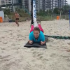 Ex-BBBs Maria Claudia começou o treino de funcional na praia da Barra e compartilhou no Snapchat os exercícios