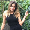 Daniella Cicarelli optou por um vestido preto com detalhes em renda