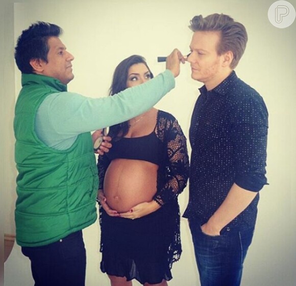 Michel Teló e a mulher, Thais Fersoza, fizeram um ensaio gestante juntos nesta quinta-feira, 2 de junho de 2016