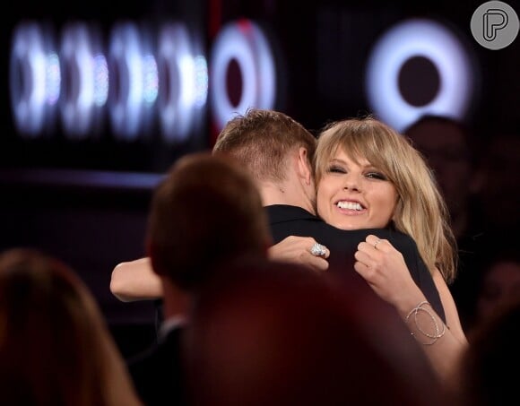 Calvin Harris evitava acompanhar Taylor Swift em premiações, afirma fonte