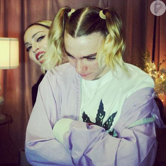 Madonna e o filho Rocco posam em clique divertido no Instagram: os dois voltaram a se falar e ele foi morar com ela
