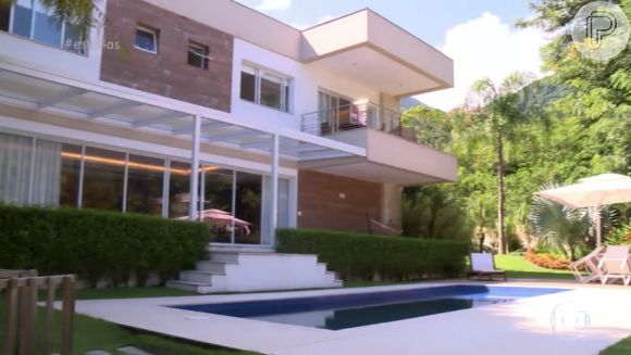 Tatá Werneck abre sua casa para Angelica no 'Estrelas' e fala de 'filha' africana: 'Linda'. Programa foi ao ar neste sábado, 04 de junho de 2016