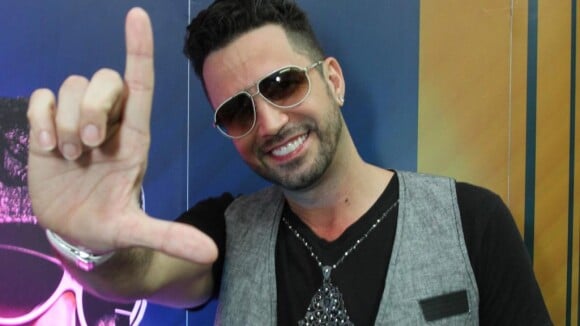 Latino rebate Kelly Key após cantora dizer que era traída: 'Fala pra aparecer'