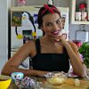 Gabriela Moreyra, protagonista da novela 'Escrava Mãe', ensina receita de lasanha low carb, com abobrinha no lugar da massa. Confira o vídeo!