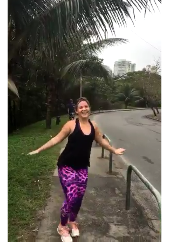 Ex-BBB Maria Claudia dançou funk depois dos exercícios na manhã desta segunda-feira, 6 de junho de 2016