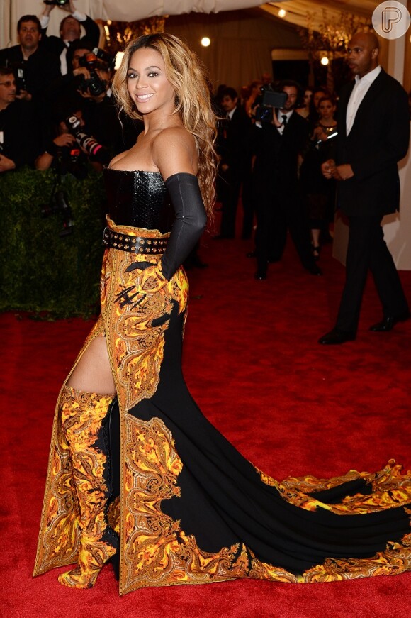 Beyoncé vestiu Givenchy da cabeça aos pés para o MET Gala 2013