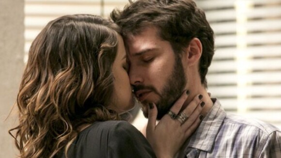 'Haja Coração': Camila (Agatha Moreira) e Giovanni se beijam pela primeira vez