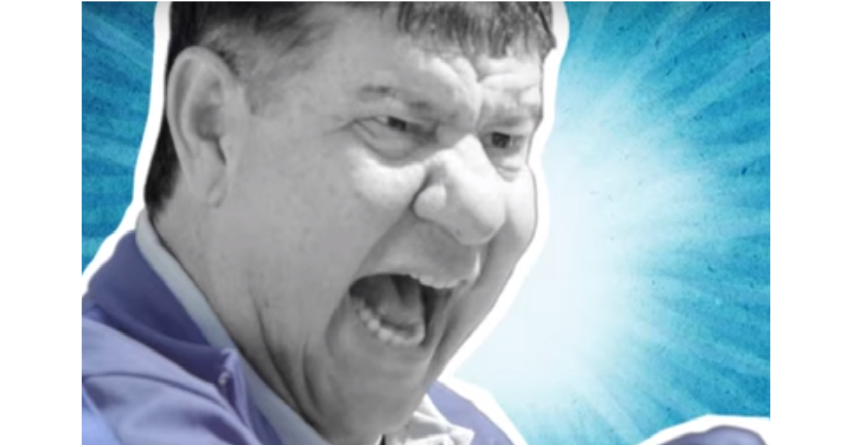 O técnico de futebol Joel Santana riu de si mesmo ao fazer comercial em que  aparece falando em inglês - Purepeople