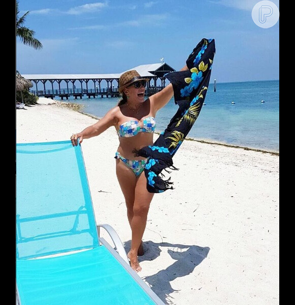 Susana Vieira exibe boa forma em praia na Florida, Estados Unidos, em 11 de junho de 2016
