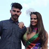 Viviane Araújo participa de Parada LGBT com o noivo, Radamés, no Rio de Janeiro