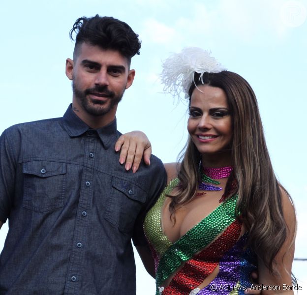 Viviane Araújo participa da Parada LGBT ao lado do noivo, Radamés, em Madureira, Zona Norte do Rio de Janeiro, em 12 de junho de 2016