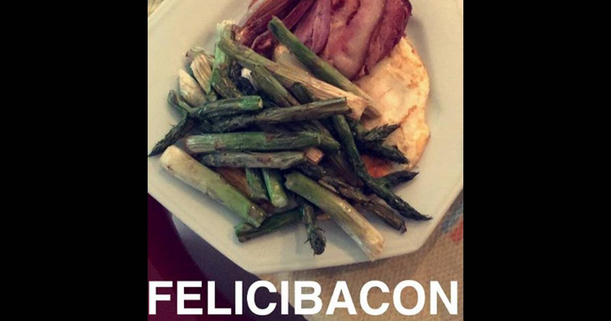 Lucas Lucco usou o bacon para fazer seu almoço - Purepeople