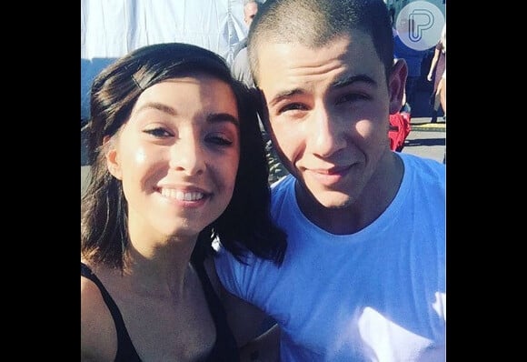 Nick Jonas postou uma foto ao lado de Grimmie no Instagram e no Twitter escreveu: "Meu coração dói ao ouvir essa notícia. Que horrível. Orando por Christina e sua família"