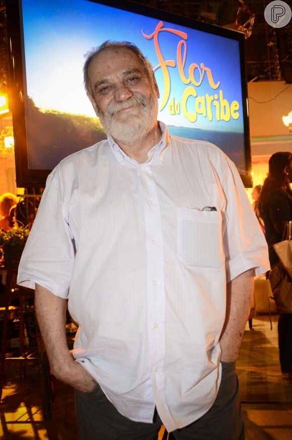 Walther Negrão, autor de 'Flor do Caribe' (2013), chegou a perder, momentaneamente, o movimento da mão. Novelista passou mal enquanto estava em seu sítio em São Paulo. Em dezembro, ele já tinha tido um outro AVC