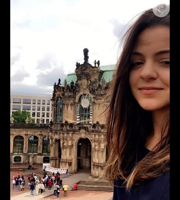 Pally Siqueira reclama da 'cara de sono' em foto postada na sua conta do Instagram, em Dresden, mas declara animada: 'Está valendo!'