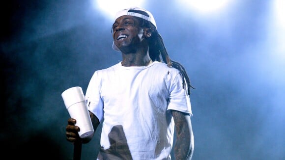 Rapper Lil Wayne é internado após convulsões por consumo de bebida com ópio