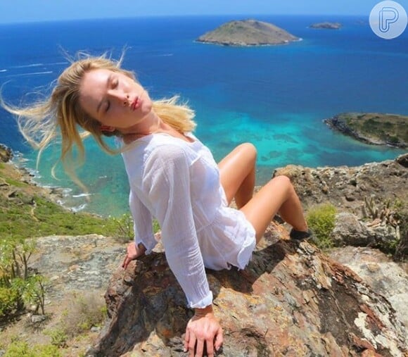 Fiorella Mattheis está curtindo férias com o namorado, Alexandre Pato, em St.Barths, no Caribe 