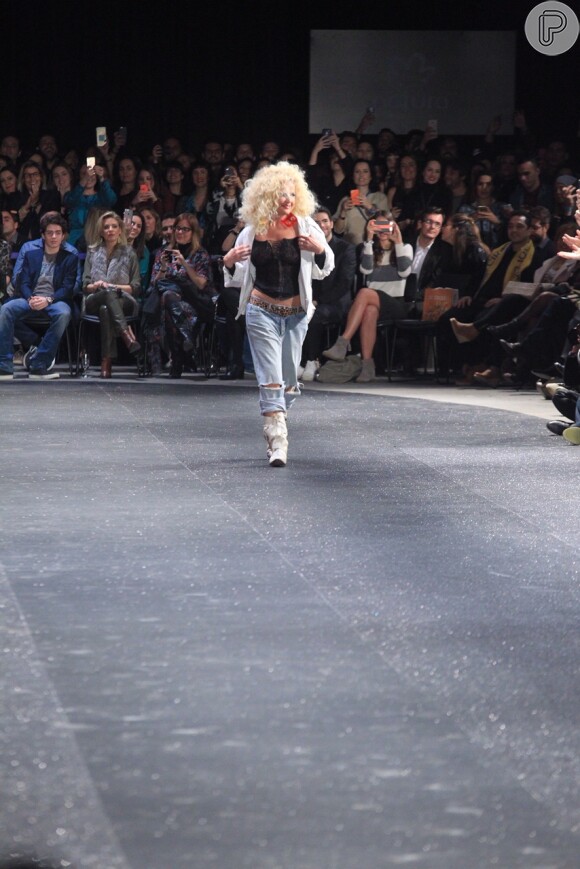 Xuxa desfilou no primeiro dia do Rio Moda Rio, em 14 de junho de 2016