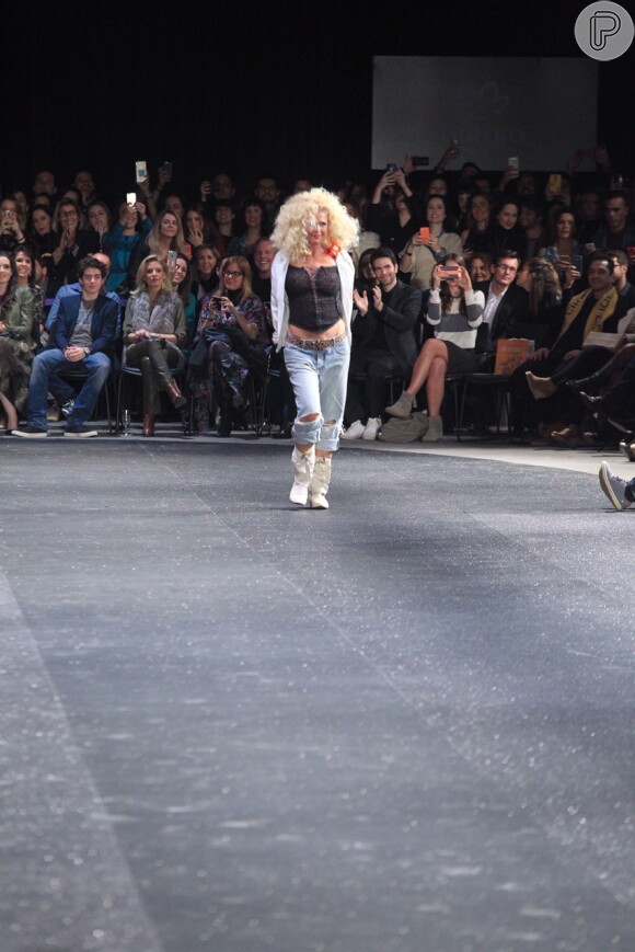 Xuxa desfilou no primeiro dia do Rio Moda Rio, em 14 de junho de 2016