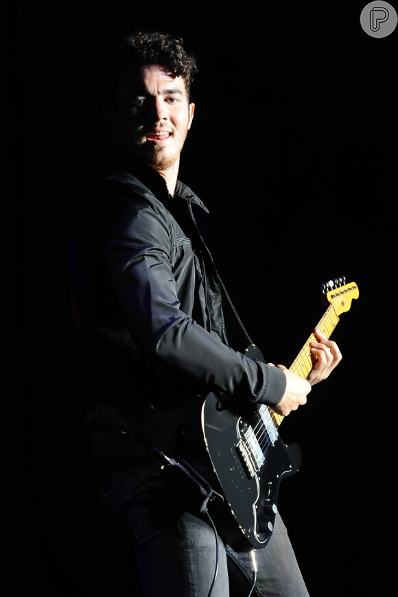 Kevin é o mais velho dos irmãos Jonas, que formaram a banda de pop-rock 'Jonas Brothers'