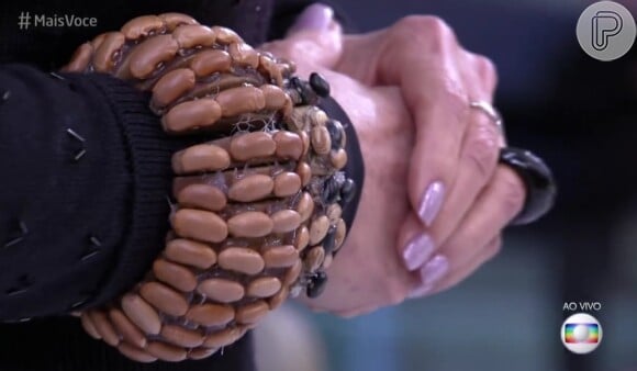 Ana Maria Braga também usou pulseira feita de feijão no 'Mais Você': 'Gostando do meu figurino?'
