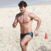 De férias da TV, Daniel de Oliveira mantém o corpo em forma fazendo atividade física