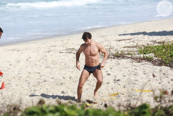 Daniel de Oliveira chamou a atenção pela musculatura definida e o abdômen sarado
