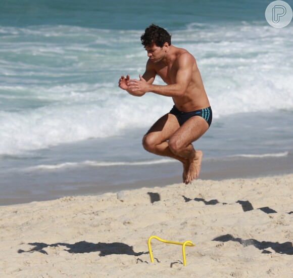 Daniel de Oliveira até pulou durante o seu treino funcional que foi acompanhado de perto pelo seu personal trainer