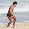 Daniel de Oliveira aproveitou o dia ensolarado para fazer um treino funcional na praia da Barra da Tijuca, no Rio de Janeiro, nesta quarta-feira, 15 de junho de 2016