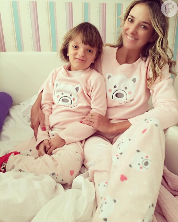 Ticiane Pinheiro se divertiu ao mostrar ela e a filha, Rafaella Justus, com pijamas iguais nesta quarta-feira, 15 de junho de 2016