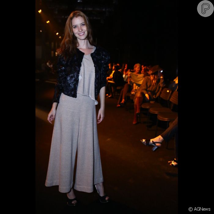 Nathalia Dill apostou num modelo clássico Martu para conferir o desfile da  grife no Rio Moda Rio: 'As criações da Martu são maravilhosas, fazem a  gente se senti - Purepeople