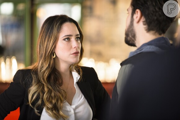 Giovanni (Jayme Matarazzo) termina o relacionamento com Bruna (Fernanda Vasconcellos) e ela tem certeza de que foi trocada por outra, na novela 'Haja Coração'