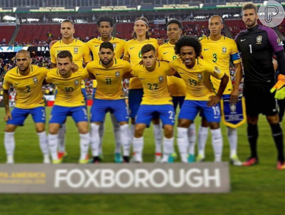 Depois que o Brasil foi eliminado da Copa América, Neymar, que rebateu as críticas dos torcedores pela performance do time na competição, está aproveitando para curtir ao lado de seus amigos