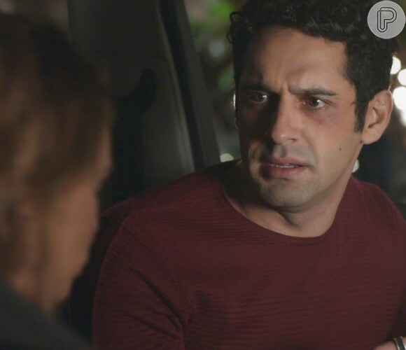 Beto (João Baldasserini) leva um tiro tentando salvar Tancinha (Mariana Ximenes) e a convence a aceitar jantar com ele, na novela 'Haja Coração'