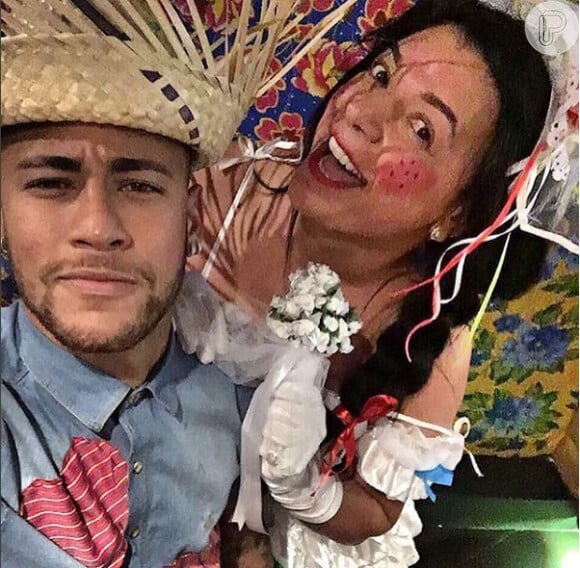 David Brazil também mostrou para seu seguidores parte da farra do araial de Neymar: 'Achei meu noivo! E dos bão, viu, 'descuipa' aí uai. Quem pegou, pegou, quem não pegou não pega mais'