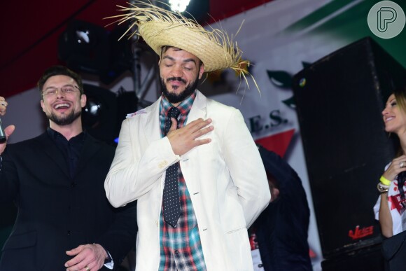 Gracyanne Barbosa e Belo renovaram os votos de casamento em festa junina realizada na quadra da escola de samba X9 Paulistana, em São Paulo, no domingo, 19 de junho de 2016