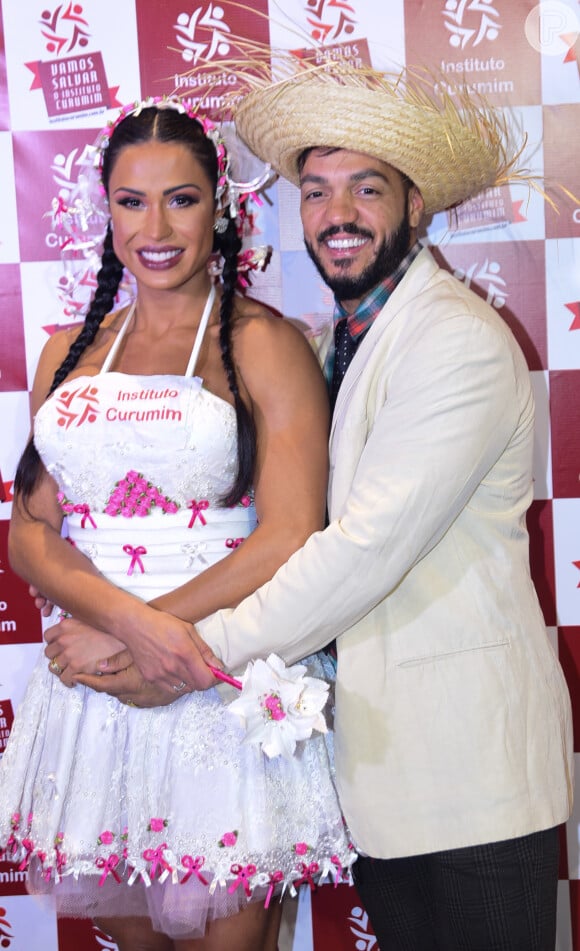Gracyanne Barbosa e Belo renovaram os votos de casamento em festa junina realizada na quadra da escola de samba X9 Paulistana, em São Paulo, no domingo, 19 de junho de 2016