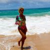 Beyoncé exibe boa forma de maiô em praia no Havaí com Jay-Z e a filha em fotos publicadas em seu site oficial nesta segunda-feira, dia 20 de junho de 2016