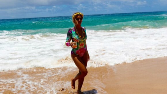 Beyoncé exibe boa forma de maiô em praia no Havaí com Jay-Z e a filha. Fotos!