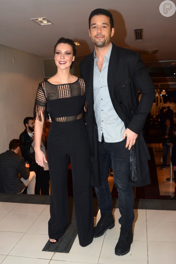Camila Rodrigues e Sérgio Marone também foram na estreia VIP de 'Os Dez Mandamentos - O Musical'